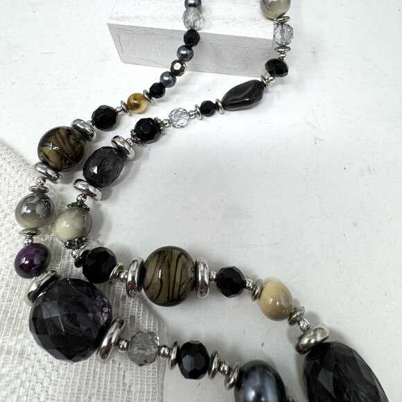 Cokie Lee Multi-Stone/ Glass Beaded Necklace With Silver Accents & Extension - Picture 8 of 10